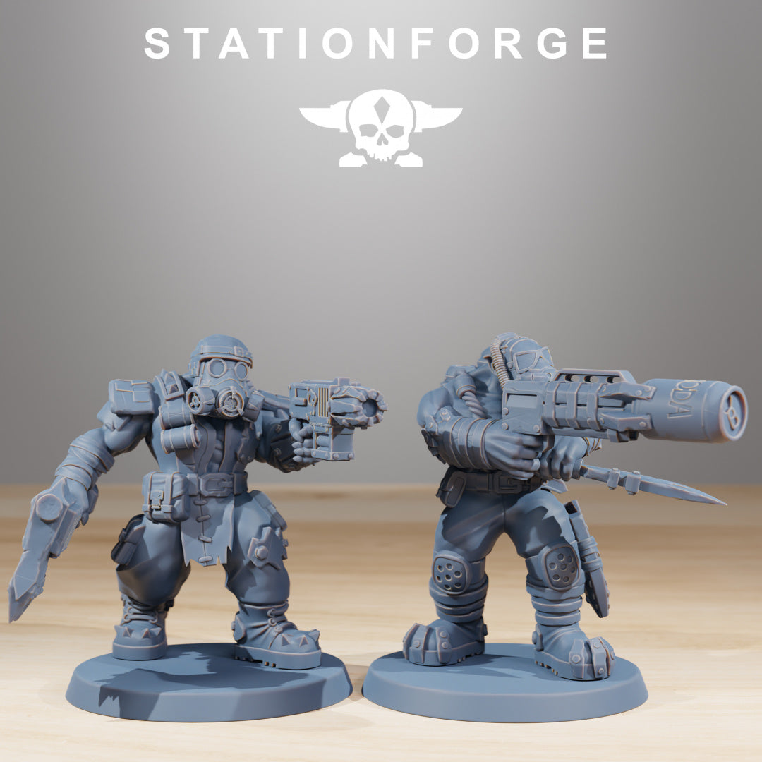 Orkaz Skillers - Compatible with Warhammer 40K - by Station Forge - Tabletop RPG Miniature - Roleplaying 3D Printed Fantasy Mini