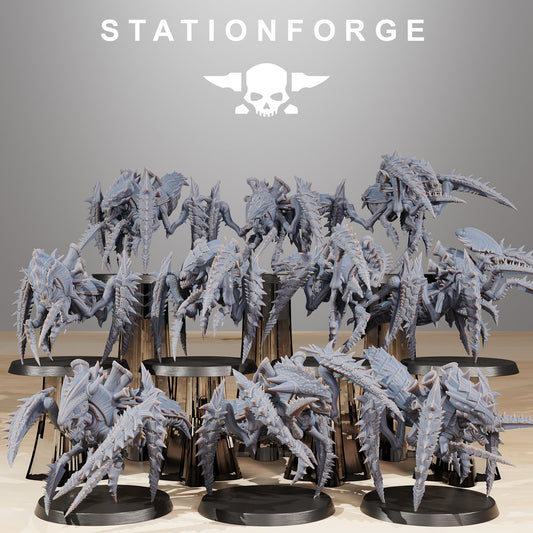 Xenarid Crawlers - Compatible with Warhammer 40K - by Station Forge - Tabletop RPG Miniature - Roleplaying 3D Printed Fantasy Mini