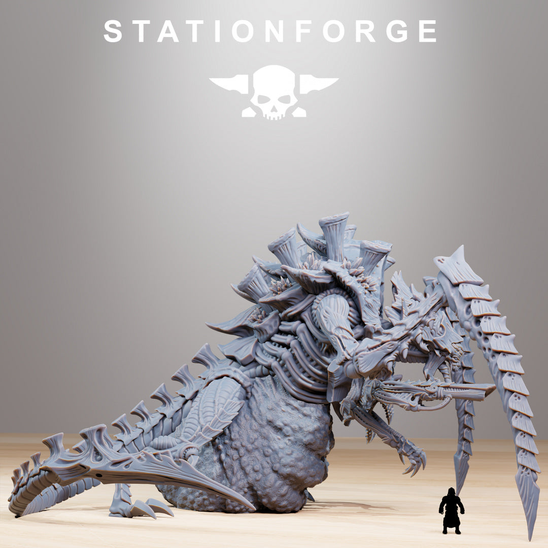 Xenarid Queen V1 - Hive Titan - Compatible with Warhammer 40K - by Station Forge - Tabletop RPG Miniature - Roleplaying 3D Printed Fantasy Mini