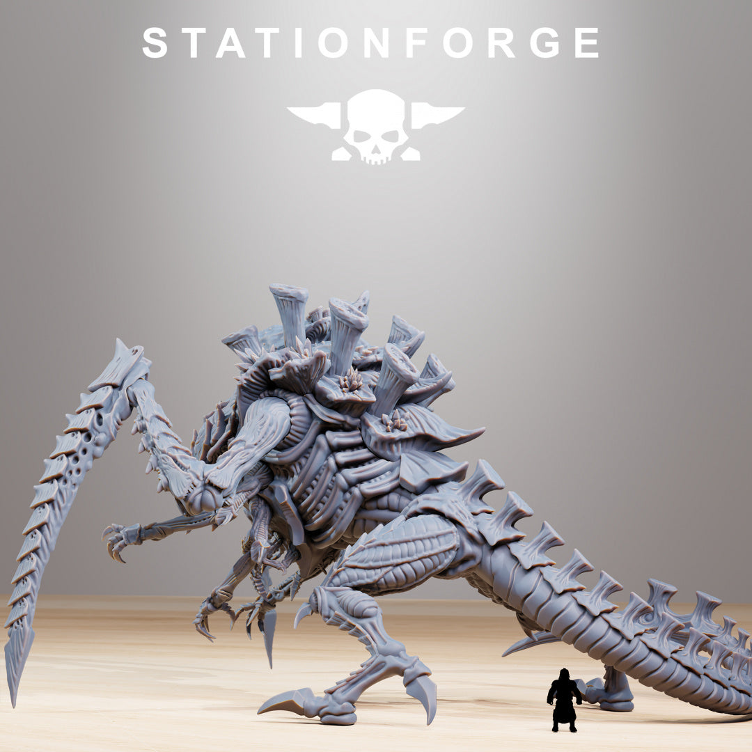 Xenarid Queen V2 - Hive Titan - Compatible with Warhammer 40K - by Station Forge - Tabletop RPG Miniature - Roleplaying 3D Printed Fantasy Mini